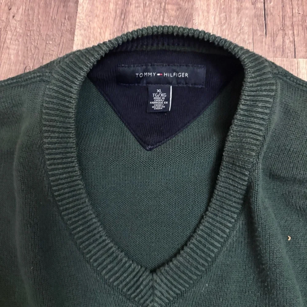 Tommy Hilfiger Men's Deep Green V-Neck Sweater - Picture 3 of 4